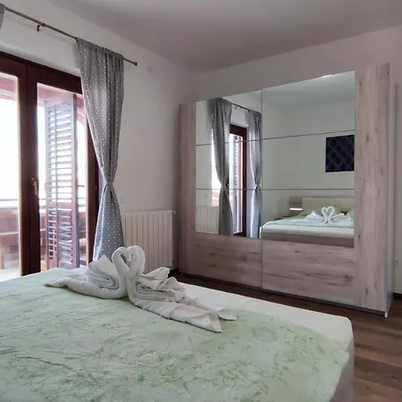 Apartment Marla *