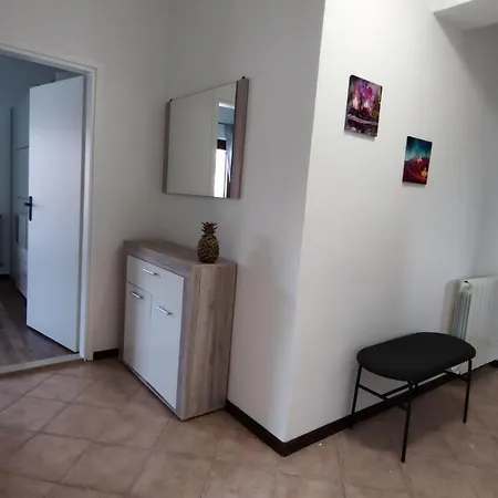 Apartment Marla *