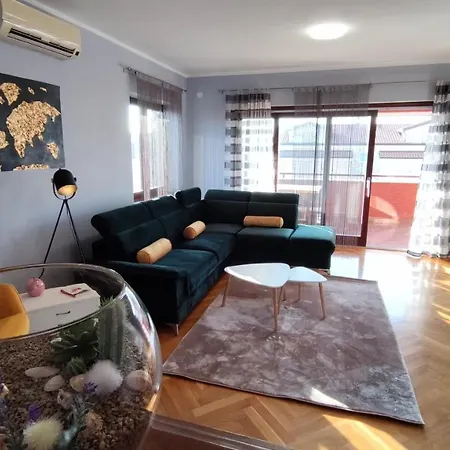 Apartment Marla *